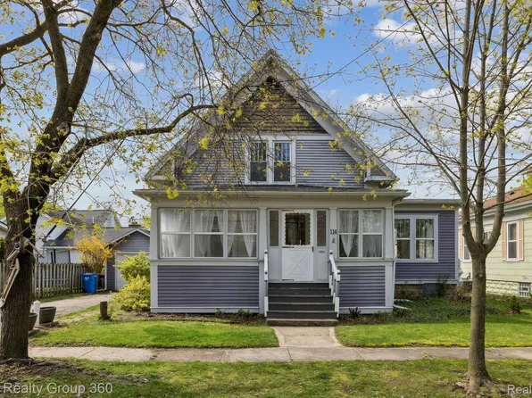 114 S Elm St, Howell, MI 48843