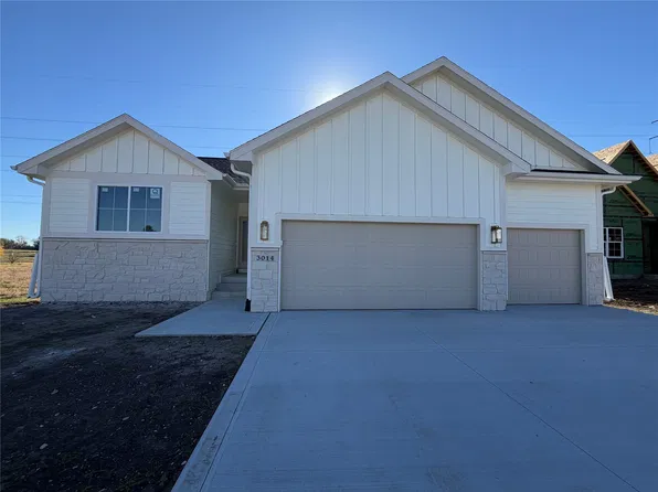 3014 Shady Lane Dr, Norwalk, IA 50211