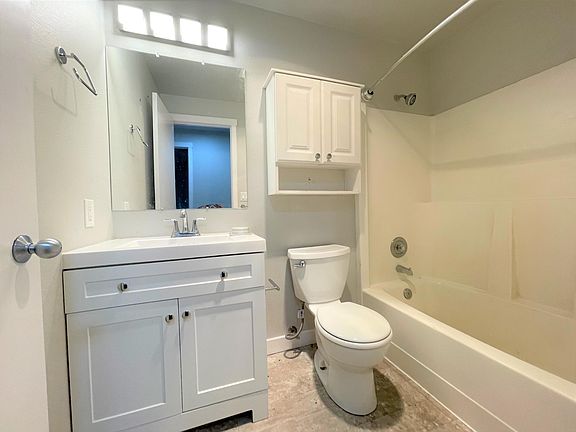 3rd image of 1501 California Ave SW APT 401
