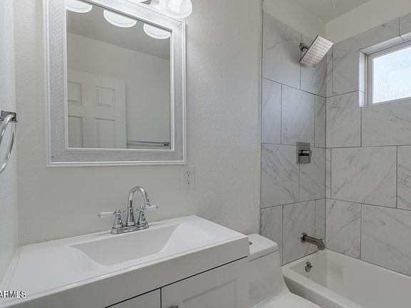 4th image of 2744 W Lawrence Ln