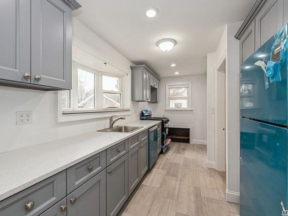 5th image of 25 Croyden St