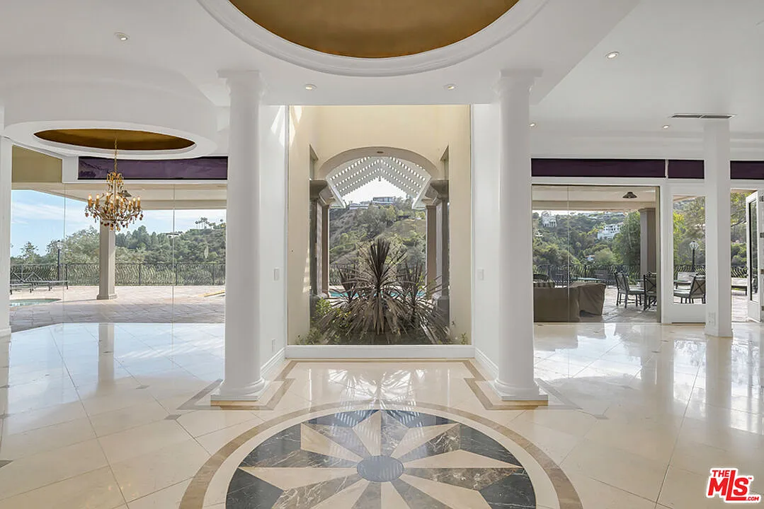 5 bed, 6.0 bath, 5500 sqft, $25,000 — Photo 4
