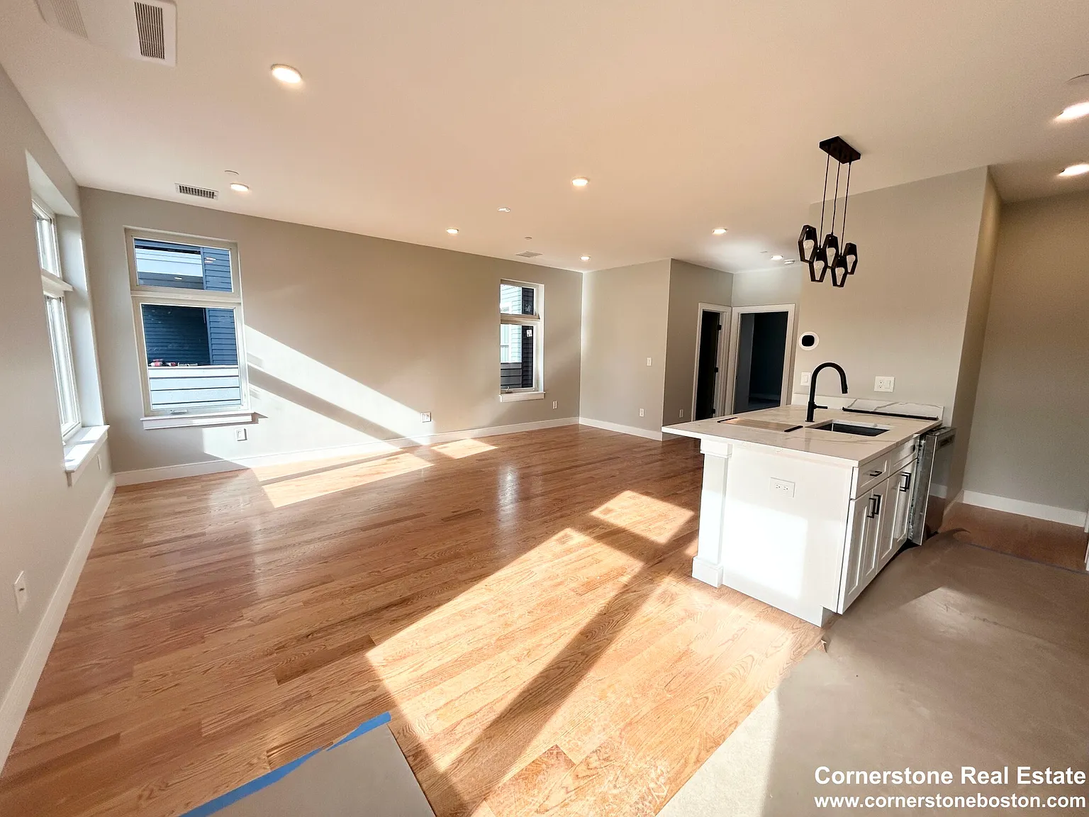 2 bed, 9999 sqft, $3,200 — Photo 2
