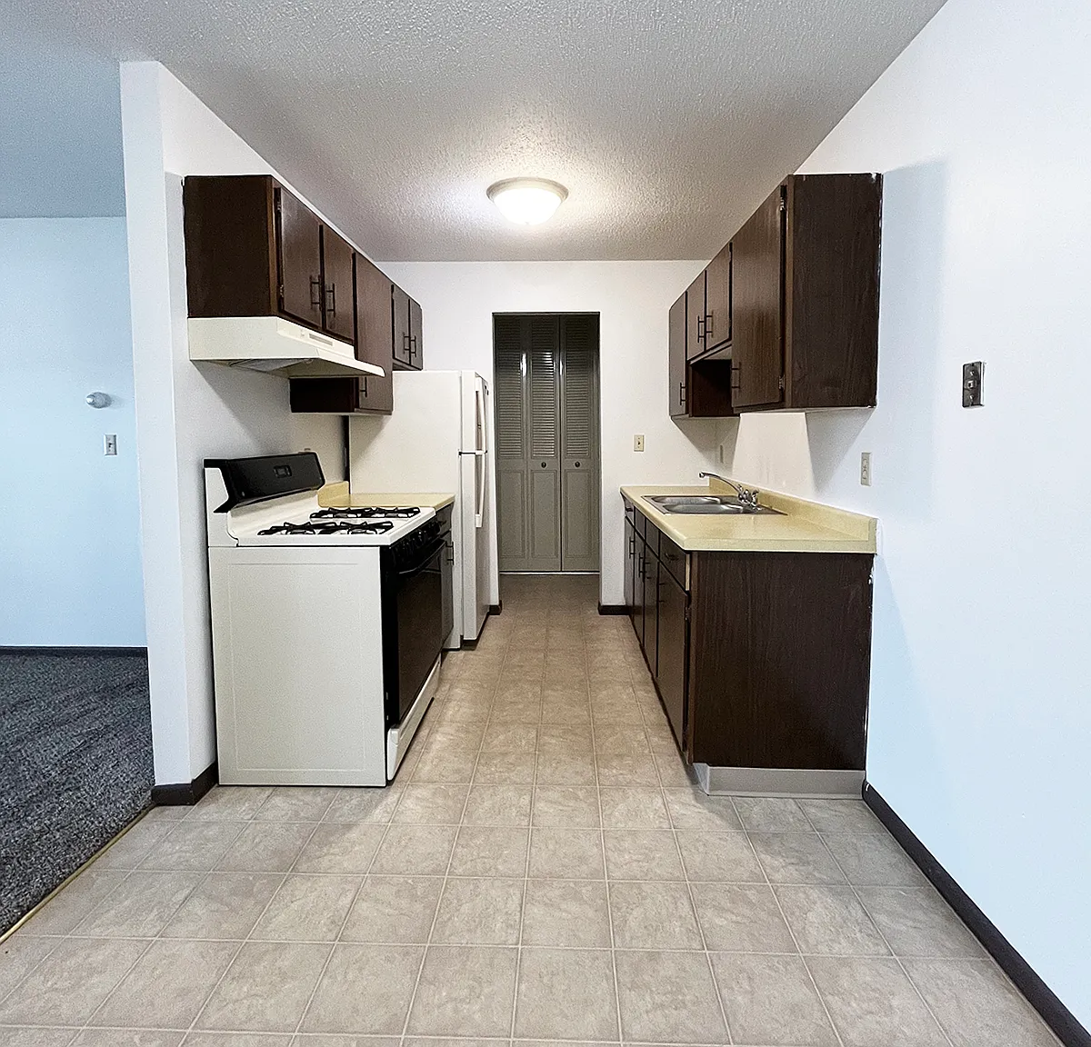 Hilltop Lane Apartments — Photo 2