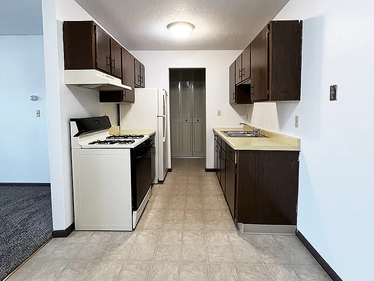 Hilltop Lane Apartments — Photo 2