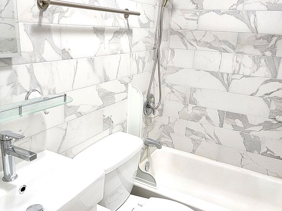 3rd image of 2927 S Princeton Ave #1F