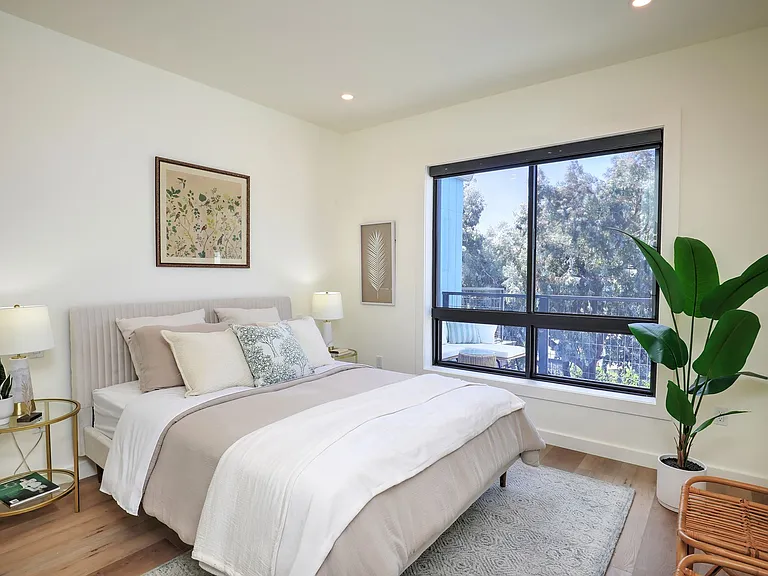 4745 Carpinteria Ave — Photo 12