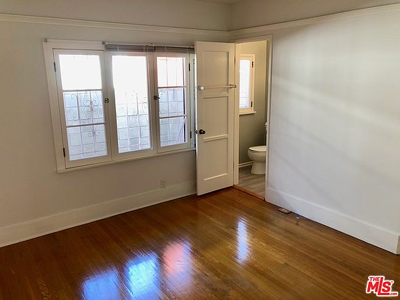5th image of 219 N Kingsley Dr