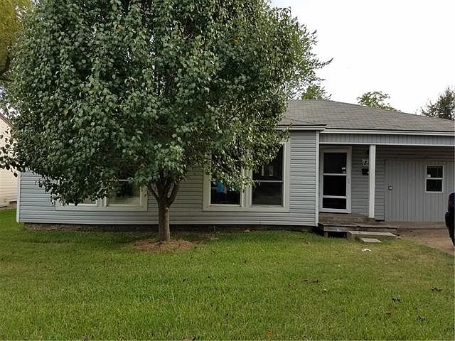 1st image of 828 Holly Dr