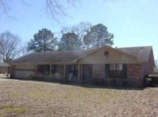 704 Warpath Rd, Columbus, MS 39702