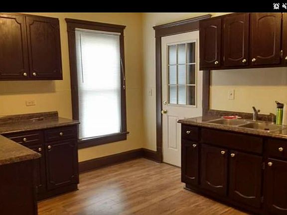 3rd image of 127/129 N Buena Vista St