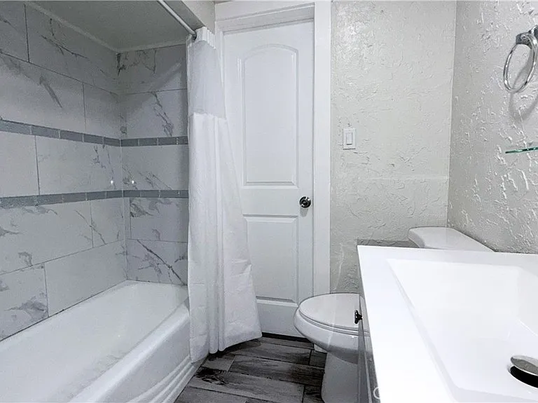 5023 Bakman Ave #2 — Photo 15