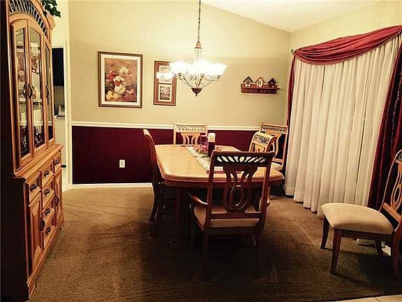 2nd image of 405 NE Vanda Terrado