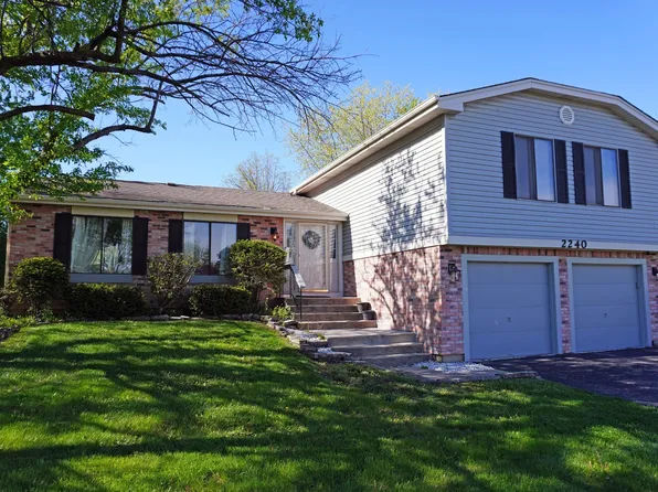 2240 Greenbay Dr, Hanover Park, IL 60133