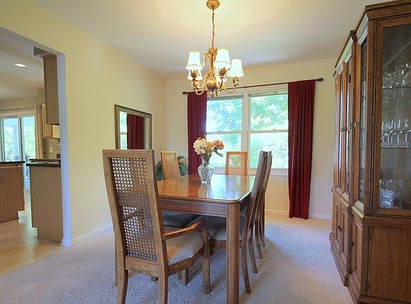 5th image of 302 Sutcliffe Cir