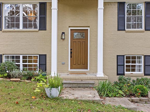 3rd image of 8408 Shadowood Dr