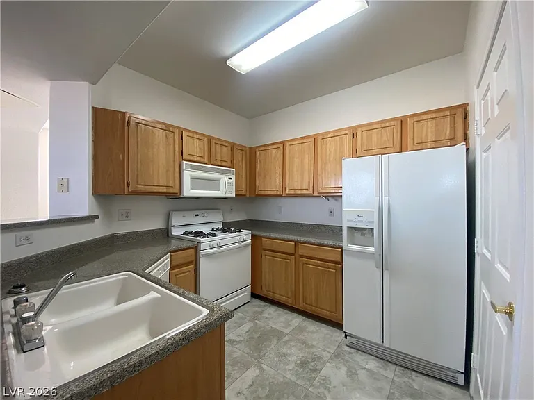 8555 W Russell Rd #2106 — Photo 7
