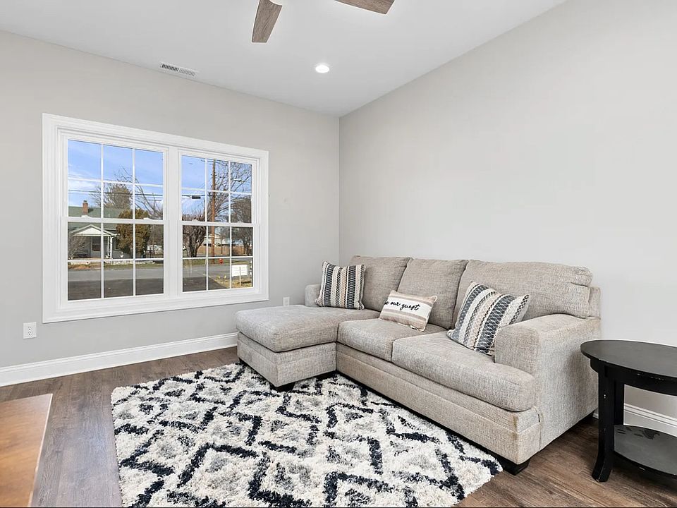 2nd image of 408 Cedar Ave