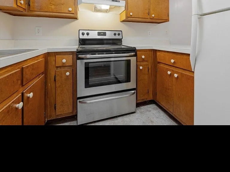 1101 Green Tree Ct #B — Photo 8