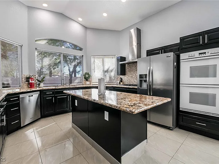 1400 Castle Crest Dr — Photo 20