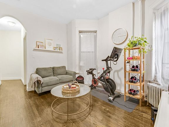 2nd image of 206 W 88th St APT 2W