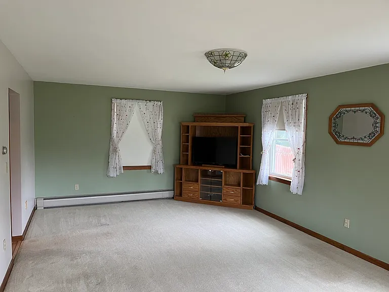 560 Main St — Photo 9