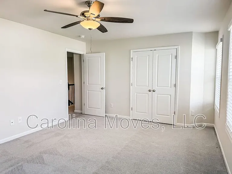 400 Raleighwood Ln — Photo 16