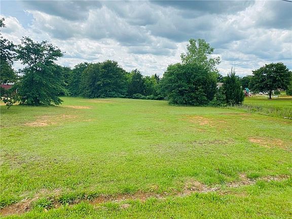 5th image of 44 Country Creek Dr