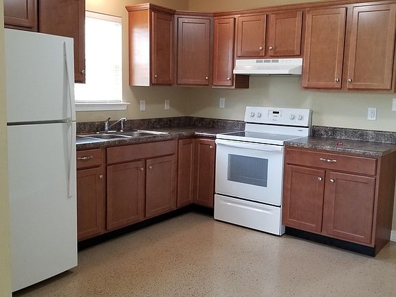 3rd image of 261 Gordon Rd