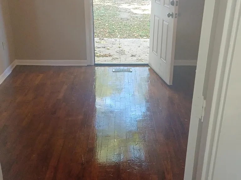 172 Devonia Ave — Photo 2
