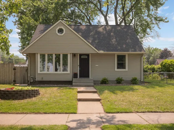 210 Westchester Dr W, West Saint Paul, MN 55118