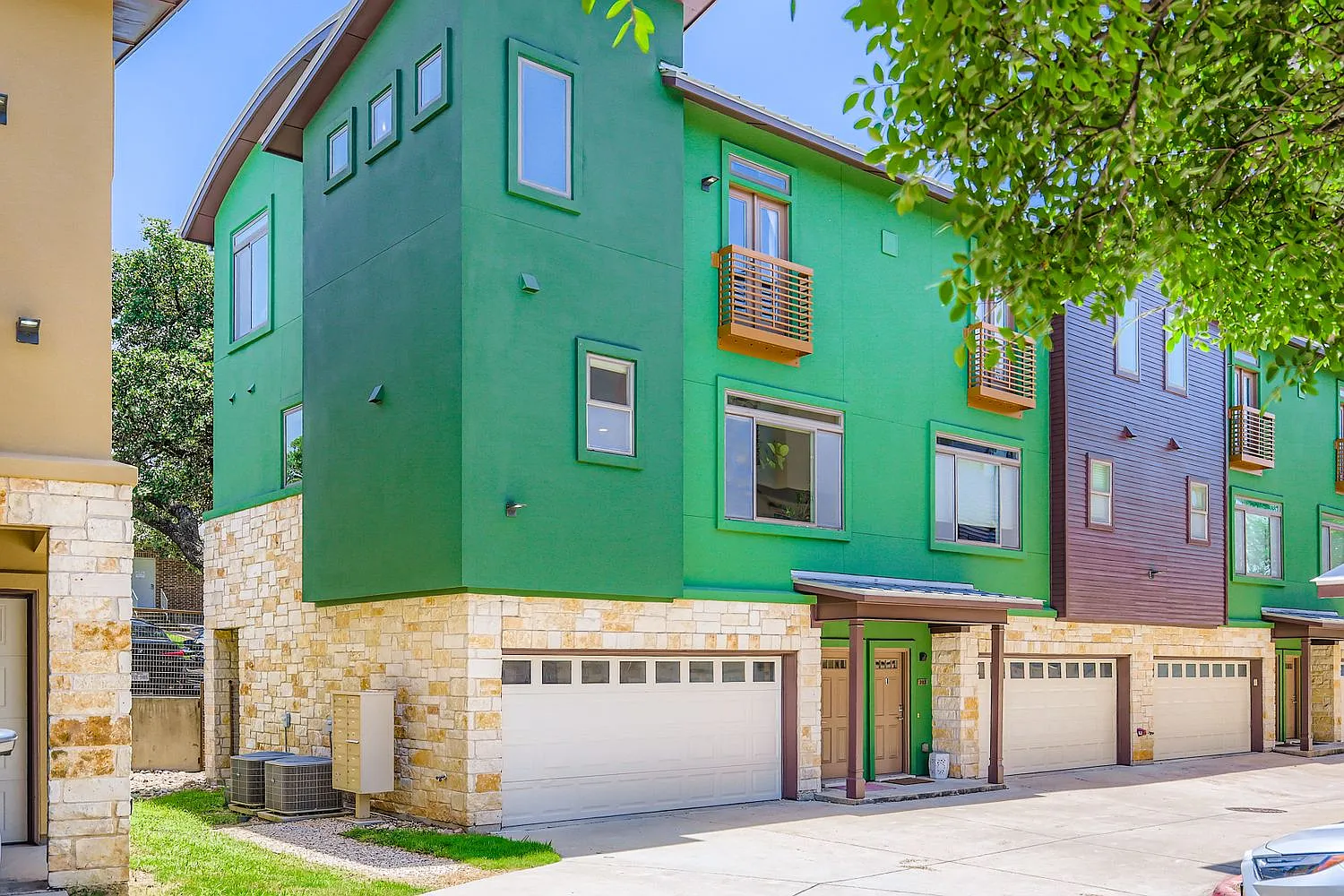 2 bed, 1476 sqft, $2,900 — Photo 1