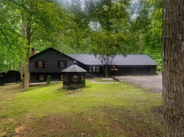 1554 Hardy Dr, Farmville, VA 23901