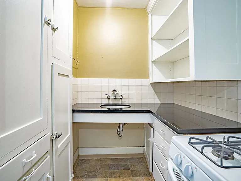 Swansonia Apartments — Photo 8