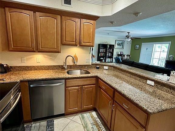4th image of 151 NE 16th Avenue #367