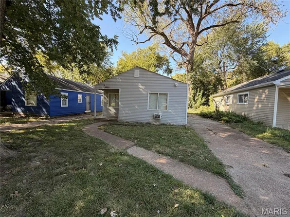 9825 Winkler Dr, Saint Louis, MO 63136