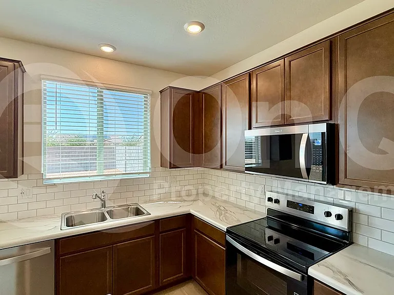 1444 E Edwin St — Photo 6