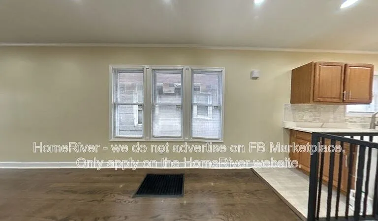 10046 S Perry Ave — Photo 7