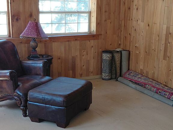 4th image of 27425 Spruce Ln