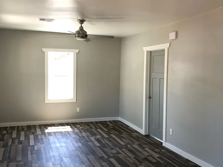 1141 N Douglas Ave — Photo 16