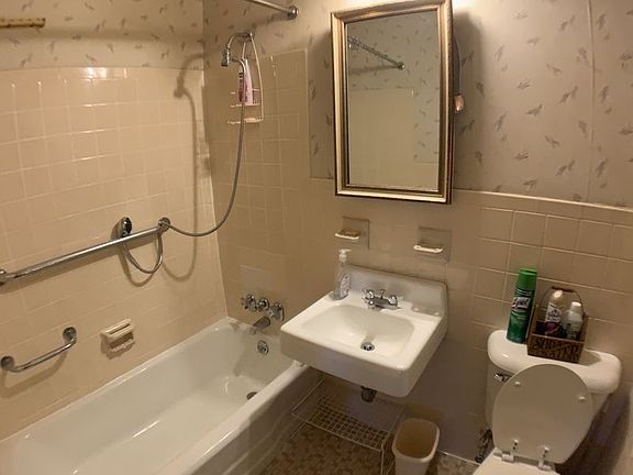 3rd image of 2915 W 5th St APT 7B