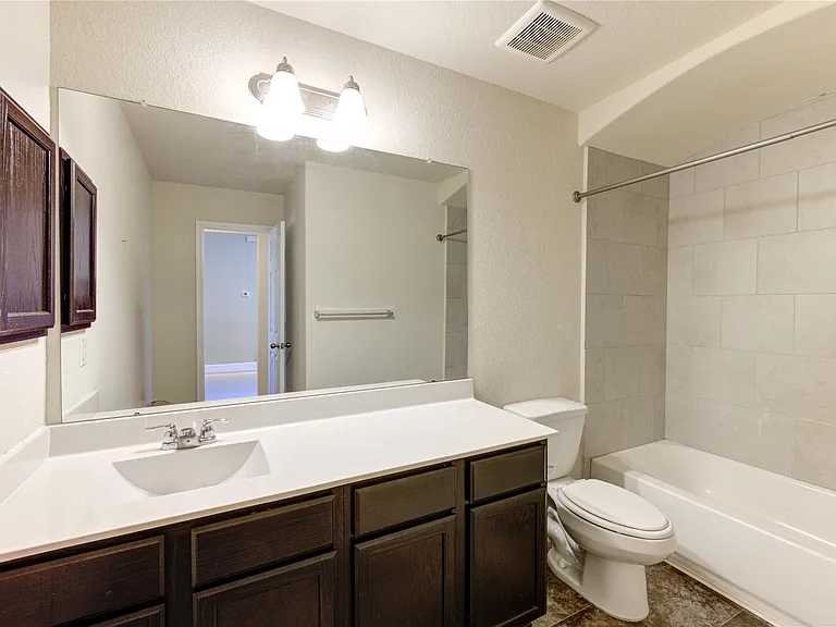 10907 Woodland Leaf Ln — Photo 16