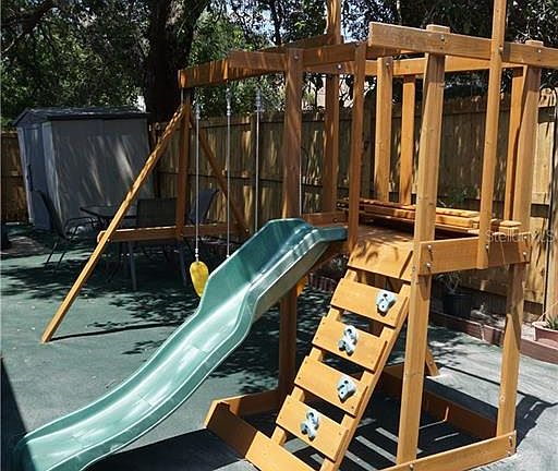 3rd image of 2809 Delcrest Dr