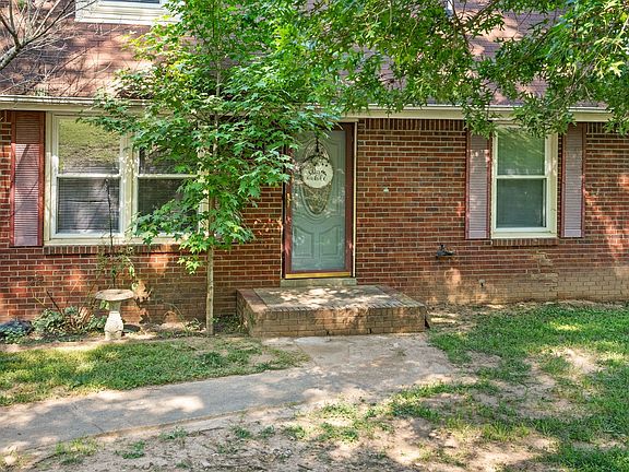 2nd image of 1849 Patricia Dr