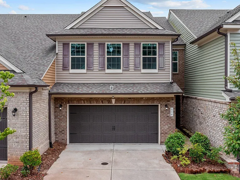 814 Rymark Ct — Photo 2