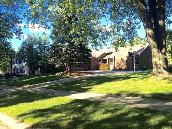 3rd image of 2430 Parkridge Dr SE