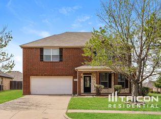 2001 Hunters Glen Ct, Midlothian, TX 76065
