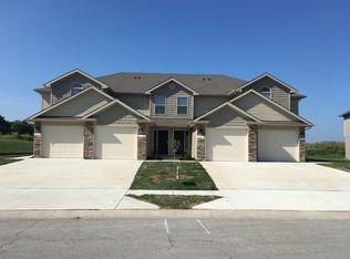 10904 Westover Rd, Peculiar, MO 64078