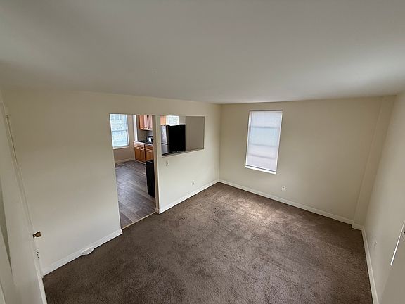 4th image of 139 High St #2L
