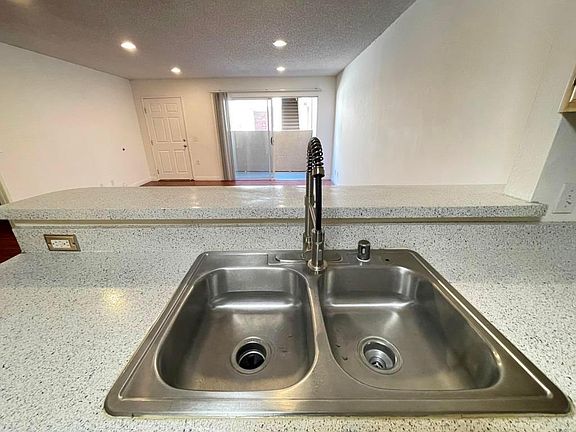 2nd image of 10225 Hillhaven Ave #102